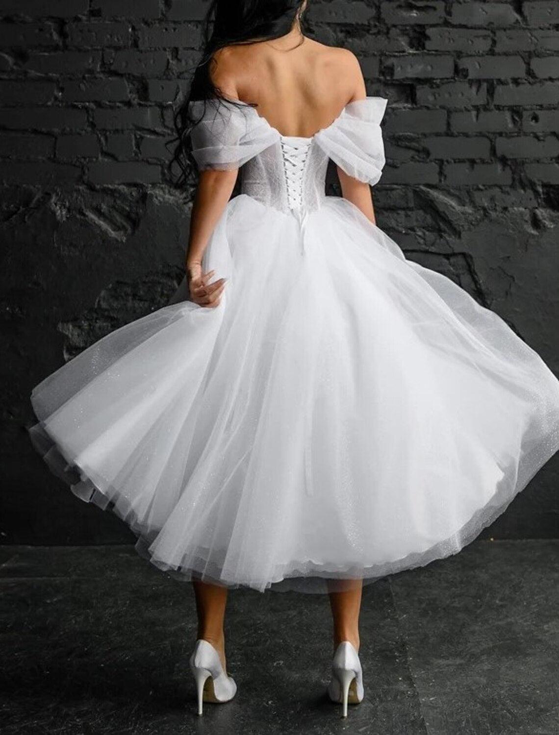 Simple A-Line Scoop Neck Sleeveless Tea Length Satin Bridal Gowns With Solid Color Wedding Dresses