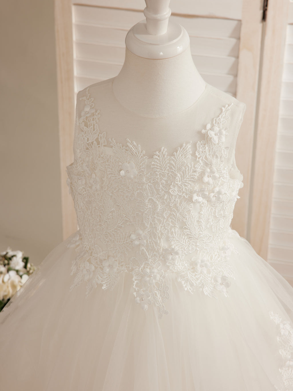 Princess Sleeveless Tulle Gown with Lace Appliques and Sweep Train for Girls