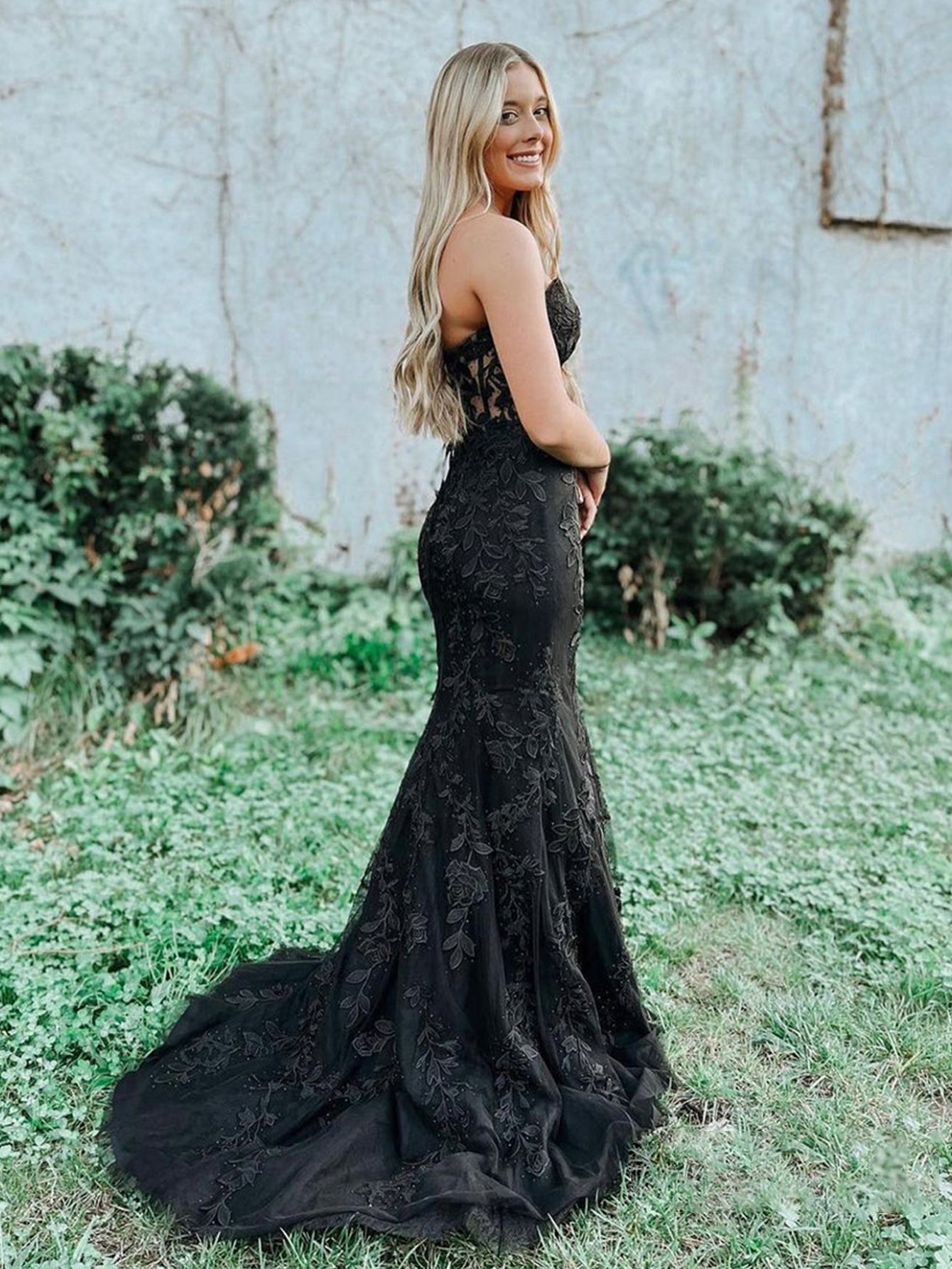 Mermaid Sweetheart Neck Lace Long Prom Dress With Appliques