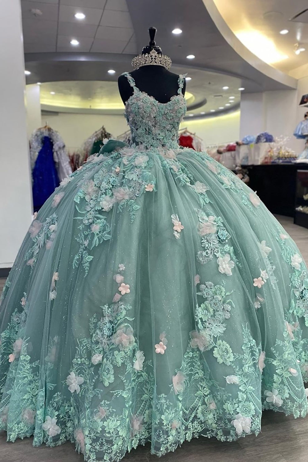 Sweetheart Tulle Ball Gown Quinceanera Dress with Appliques