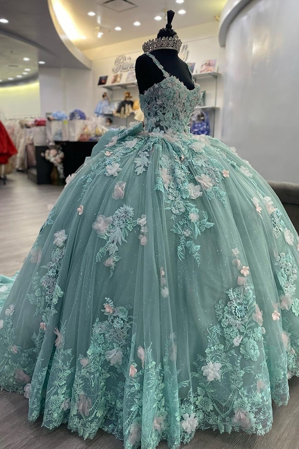 Sweetheart Tulle Ball Gown Quinceanera Dress with Appliques