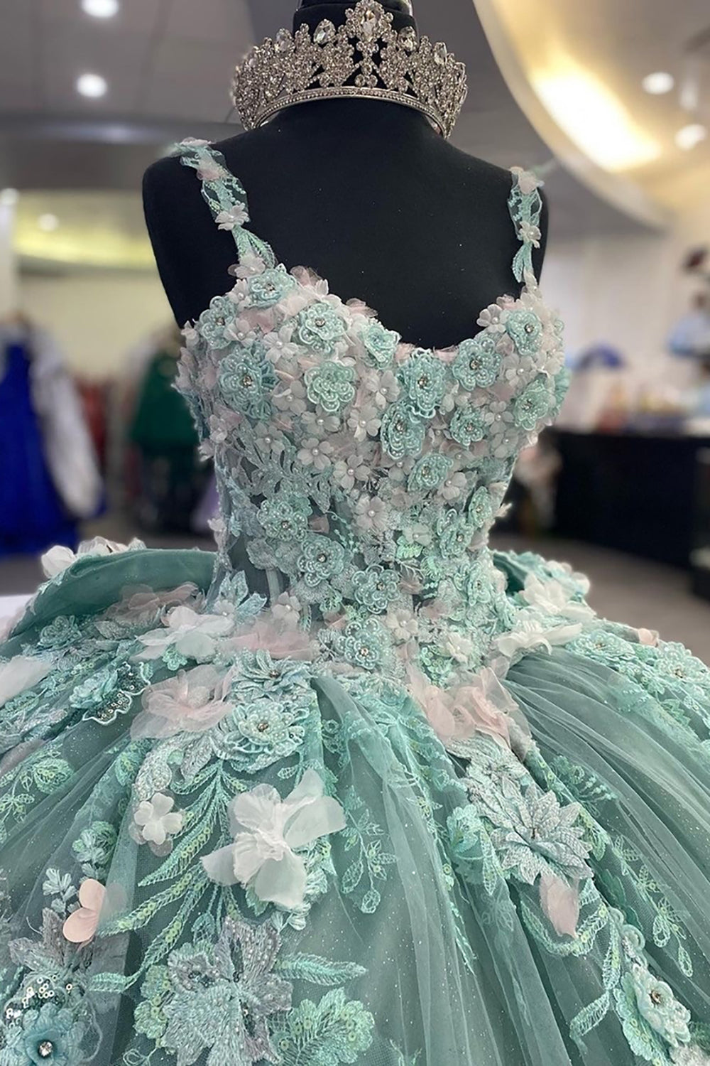 Sweetheart Tulle Ball Gown Quinceanera Dress with Appliques