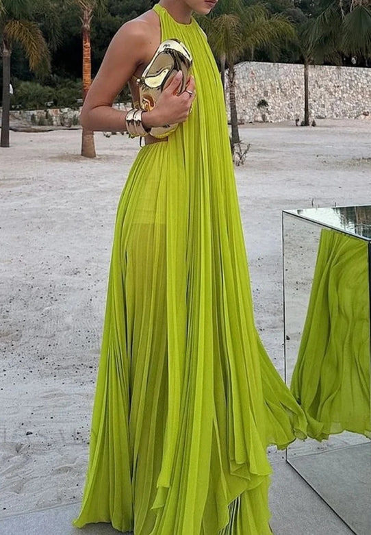 Chic Halter Ruched/Pleats Maxi Prom Dresses