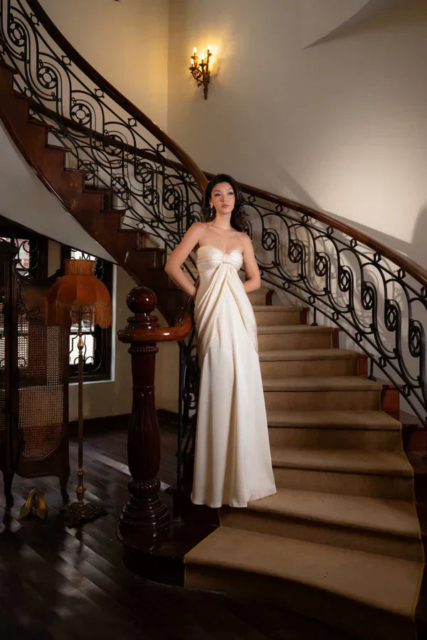 Elegant Strapless Ruched Floor-Length Backless Dress