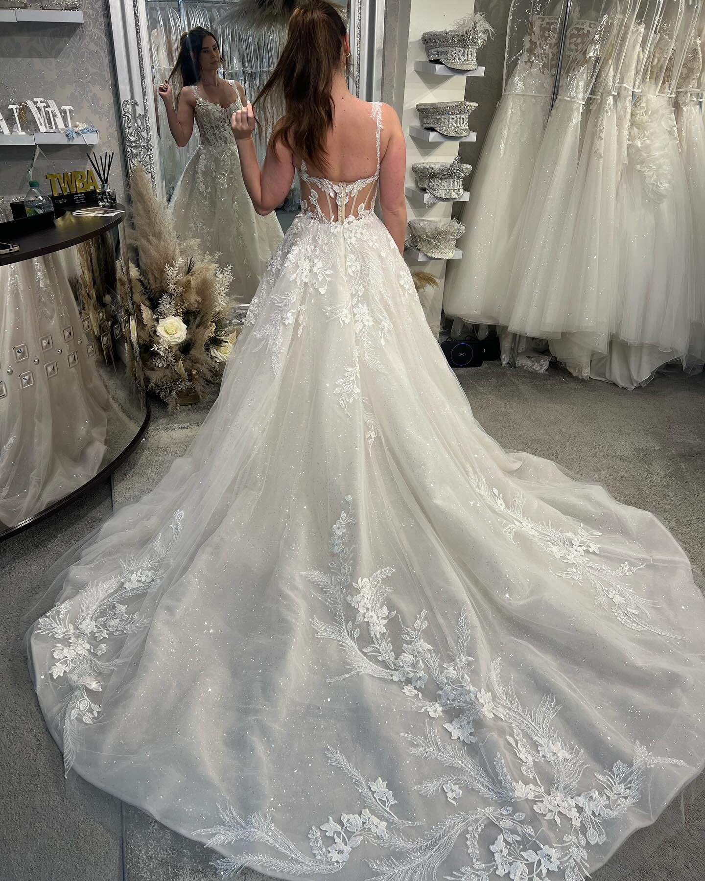 Designer  A-line  Spaghetti Straps Sleeveless Tulle Wedding Dresses With Lace