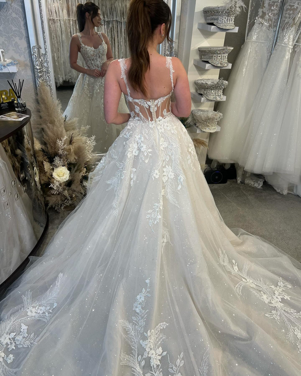 Designer  A-line  Spaghetti Straps Sleeveless Tulle Wedding Dresses With Lace
