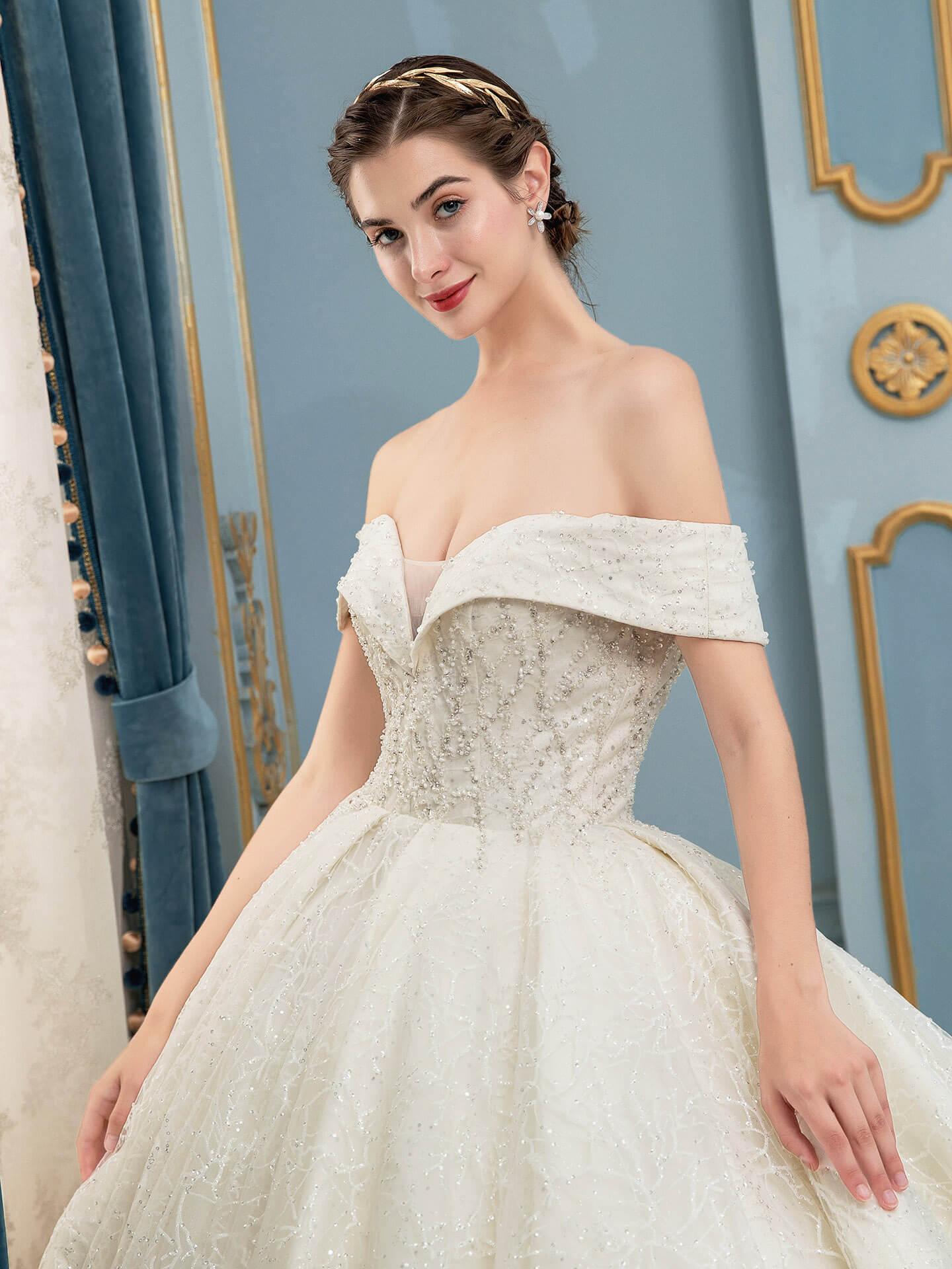 Ball Gown Tulle Lace Beaded Wedding Dresses Long Sleeveless Floor Length