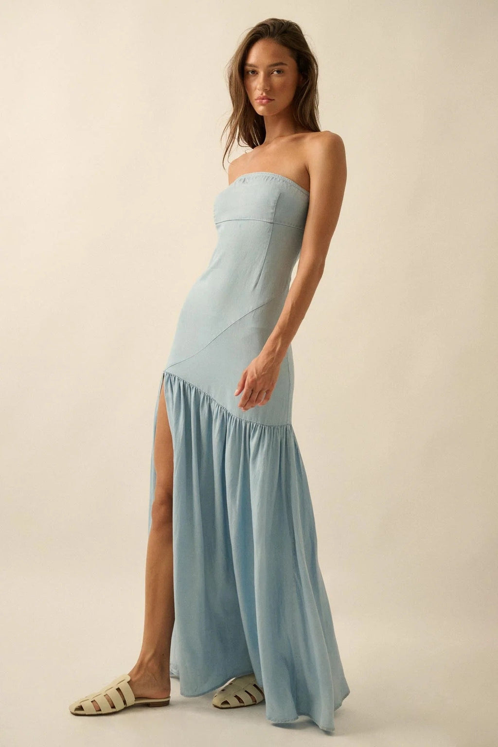 Light Chambray Maxi Dresses with Strapless Neckline High Side Slit Ruffled Hem for Beach Vacation and Weekend Outing