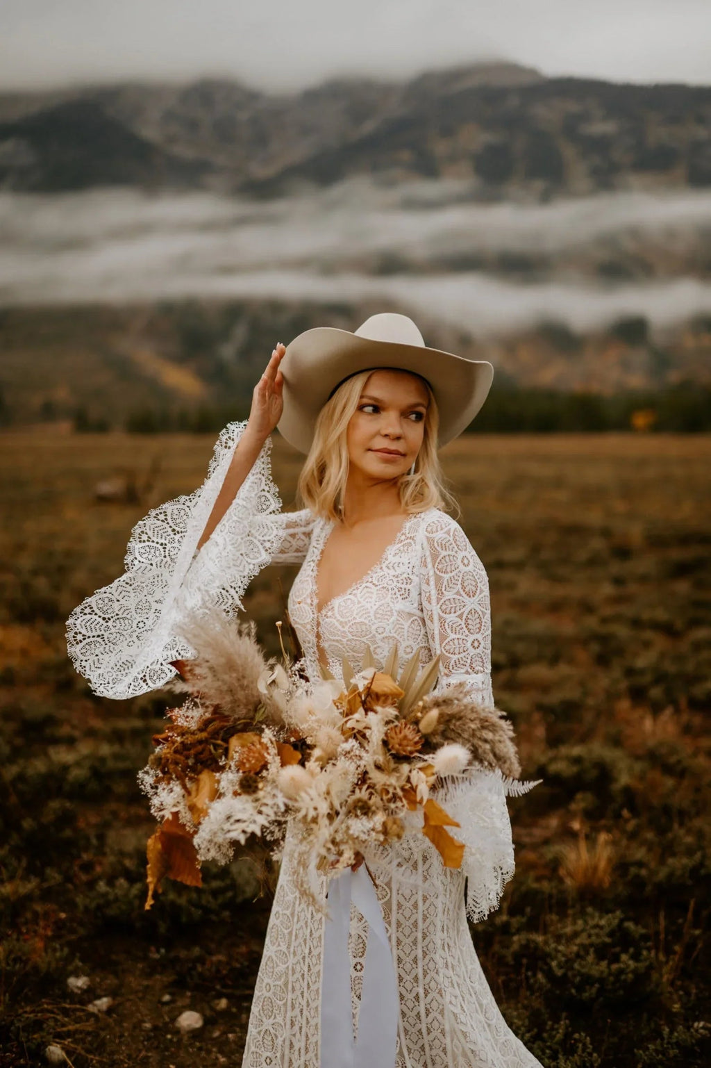 Long Sleeve Lace Wedding Dresses Lace Up Back Beach Wedding Dress