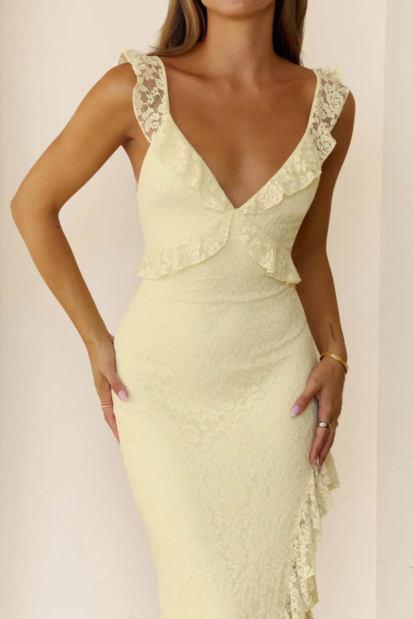Luxury Lemon  Prom Dresses with Lace Fabric Spaghetti Strap and Asymmetrical Hem