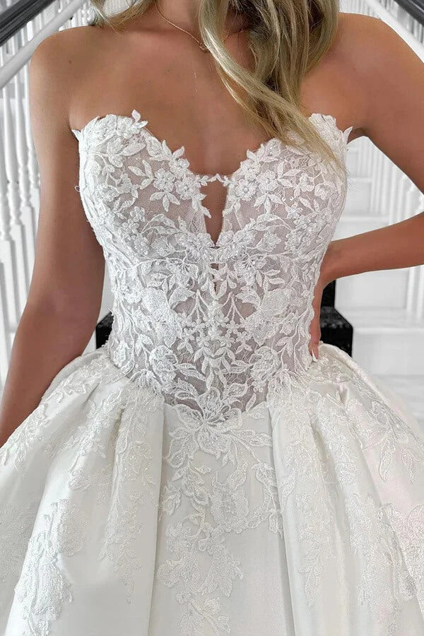 Satin Ball Gown Sweetheart Vintage Wedding Dresses With Lace Appliques