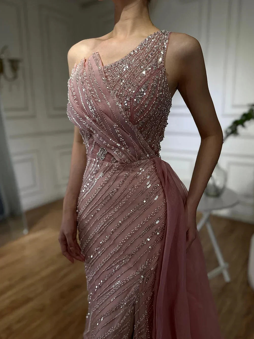 Luxury Dubai &nbsp;Blue One Shoulder Split Saudi Evening Gown with Beaded Side Overskirt Dress for Formal Occasion&nbsp;