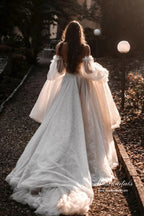Tulle A-line Sweetheart Lace Long Sleeves Chapel Train Wedding Dresses