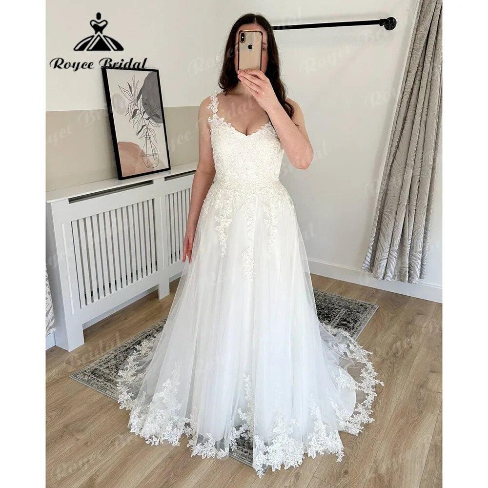 Vintage Spaghetti Straps Lace Appliques Wedding Dress with V Neck Backless Bridal Gown Women robe de soirée de mariage Sexy