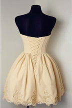 A-line Sweetheart Sleeveless Satin Homecoming Dresses With Lace Applique
