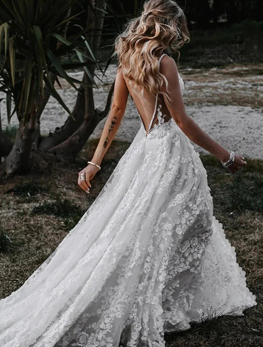 Beach Sexy Boho Wedding Dresses A-Line Sweetheart Camisole Spaghetti Strap Court Train Lace Outdoor Bridal Gowns With Appliques Split Front