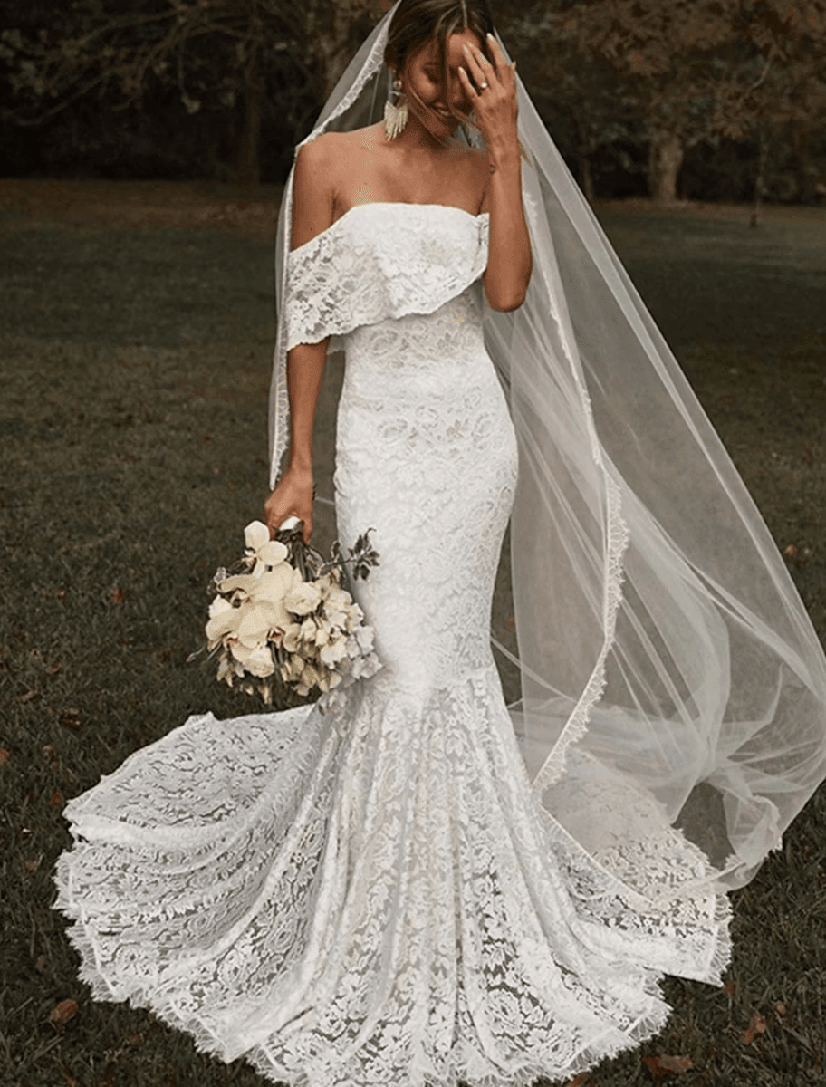 Beach Vintage Boho Wedding Dresses Court Train Mermaid / Trumpet Short Sleeve Off Shoulder Lace With Solid Color