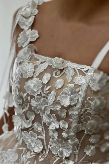 Beautiful A-Line Tulle Lace Spaghetti Straps Sleeveless Short Wedding Dress With Appliques