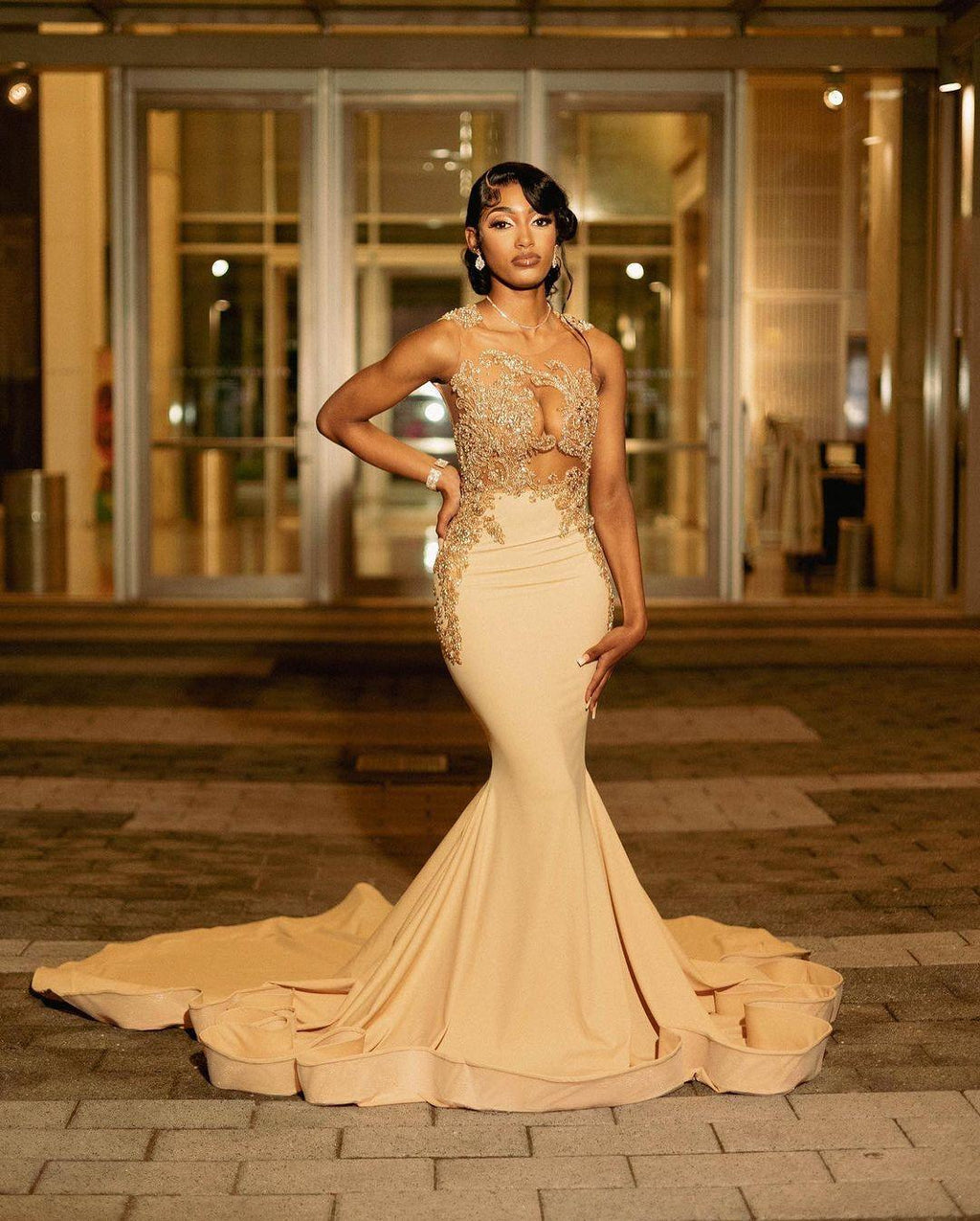 Beautiful Long Champagne Mermaid Sleeveless Beading Prom Dress With Lace