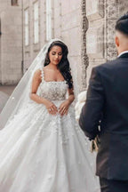 Charming Ball Gown Lace Square Sleeveless Wedding Dresses With Appliques