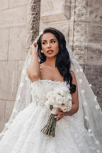Charming Ball Gown Lace Square Sleeveless Wedding Dresses With Appliques