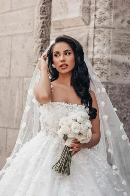 Charming Ball Gown Lace Square Sleeveless Wedding Dresses With Appliques
