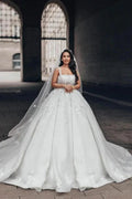 Charming Ball Gown Lace Square Sleeveless Wedding Dresses With Appliques