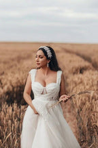 Charming Long  A-line Tulle Sleeveless Wedding Dress with Lace
