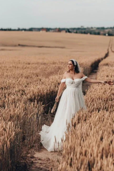 Charming Long  A-line Tulle Sleeveless Wedding Dress with Lace