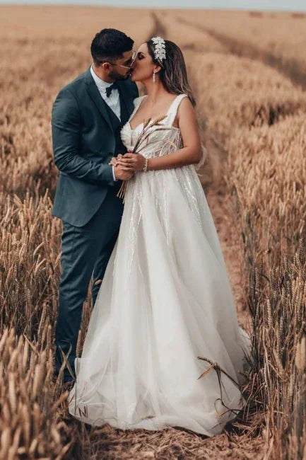Charming Long  A-line Tulle Sleeveless Wedding Dress with Lace