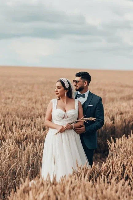 Charming Long  A-line Tulle Sleeveless Wedding Dress with Lace