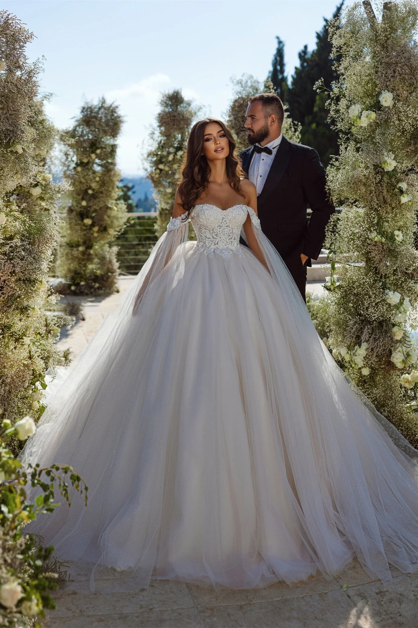 Elegant A-line Off-the-shoulder Tulle Lace Appliques Wedding Dress