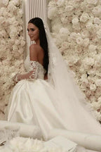 Elegant A-Line Tulle Scoop Sleeveless Wedding Dress With Appliques