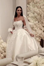 Elegant A-Line Tulle Scoop Sleeveless Wedding Dress With Appliques