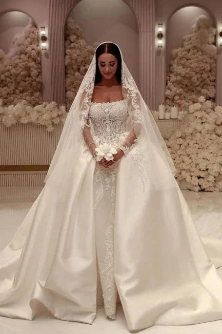 Elegant A-Line Tulle Scoop Sleeveless Wedding Dress With Appliques