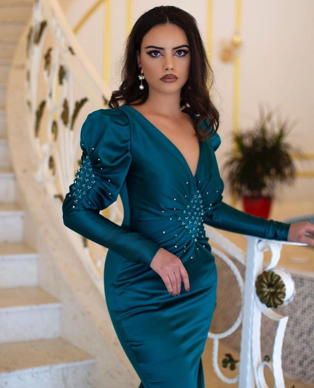 Elegant Long Mermaid V-neck Beading Prom Dress With Long Sleeves