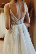 Elegant Long A-line V-neck Tulle Backless Lace Wedding Dresses