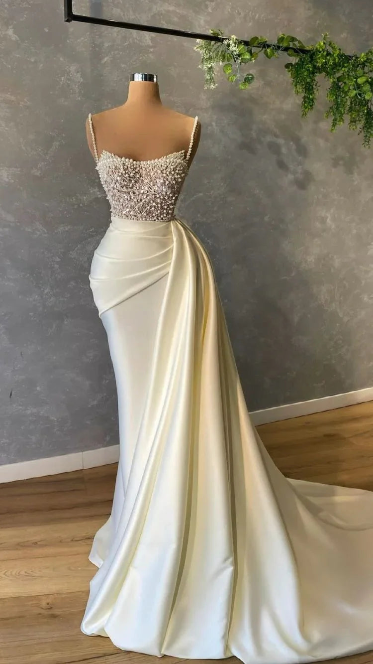 Elegant White Sequined Sleeveless Mermaid Wedding Dresses With Pearl
