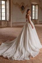 Extravagant Long A-line Princess Spaghetti Straps Lace Tulle Wedding Dress