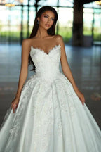 Fabulous A-Line Lace V-Neck Sleeveless Wedding Dresses With Appliques