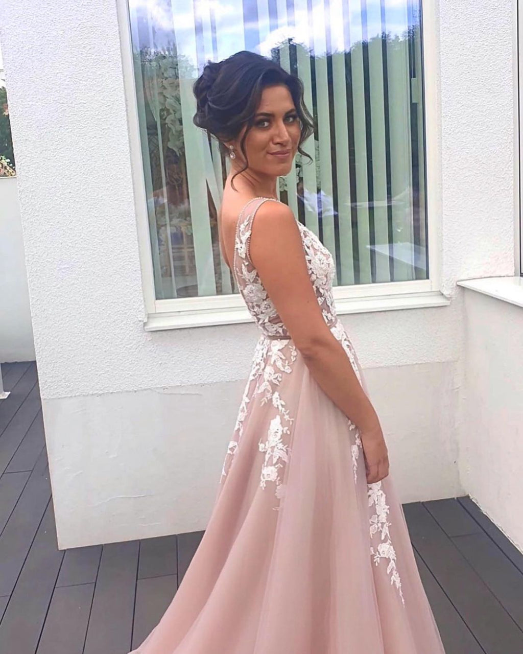 Gorgeous Sleeveless Long Prom Dress Tulle With Lace Appliques V-Neck