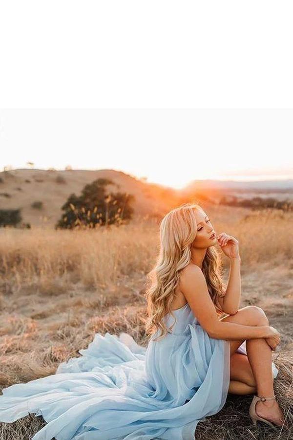 Split Rustic Wedding Dresses Beach Wedding Gown with Court Train