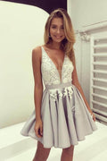 V-neck Homecoming Dreses Short Prom Dresses With Lace Applique