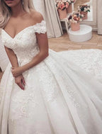 Engagement Formal Wedding Dresses Ball Gown Off Shoulder Cap Sleeve Chapel Train Lace Bridal Gowns With Appliques Summer Fall Wedding Party